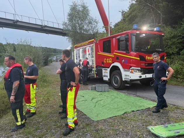 FW-GE: Abendliche Feuerwehrübung am Rhein-Herne-Kanal