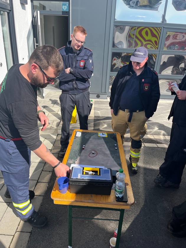 FW Kreis Soest: Seminar &quot;Einheitsführer im Vegetationsbrand&quot; von Firma FireToolBox - 60 Führungskräfte werden in Möhnesee an 2 Tagen geschult