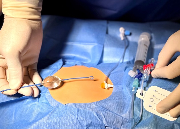 Moderne Notfallmedizin - RHÖN-KLINIKUM Campus Bad Neustadt setzt auf innovative Katheter-Technologie