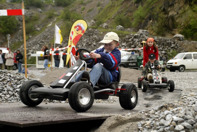 Spaß haben kann so einfach sein! - Land Rover Family Day in Wülfrath mit 650 Besuchern voller Erfolg ... / insgesamt 5.250 Euro Spende an UNICEF