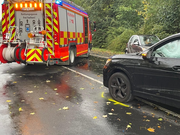 FW Bergheim: Verkehrsunfall mit Verletzten in Bergheim-Kenten Einsatzreicher Tag der Feuerwehr Bergheim