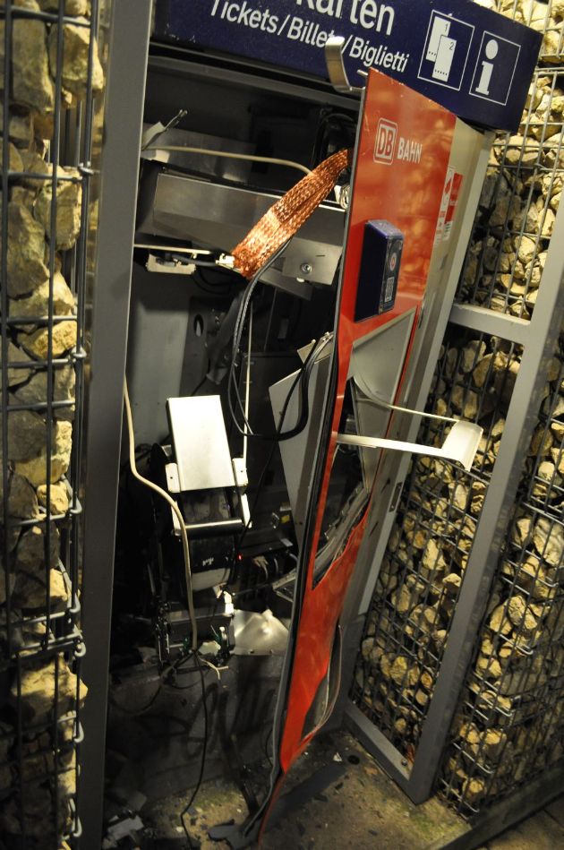 POL-NI: Erneut Fahrkartenautomat gesprengt - diesmal in Nienburg -Bild im Download-