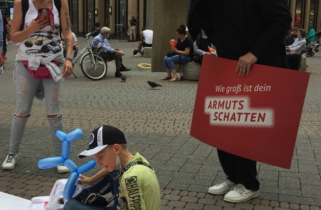 Sozialverband SoVD NRW: "Wie groß ist DEIN Armutsschatten?" - Kampagne des Sozialverbands SoVD macht am 20. August Station in Düsseldorf - Kostenlose Sozialrechtsberatung während der Veranstaltung