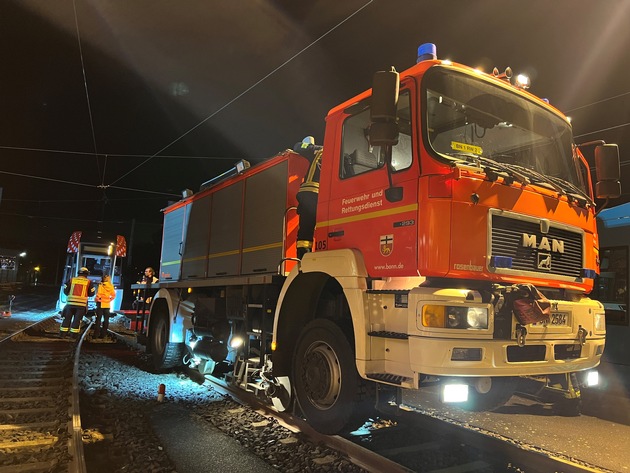 FW-BN: Unruhiger Jahreswechsel für Feuerwehr und Rettungsdienst Bonn