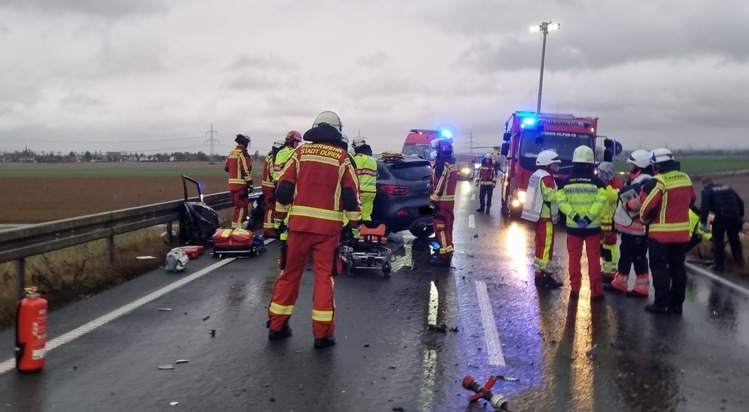 FW Düren: Verkehrsunfall zwischen zwei PKW auf B56-n