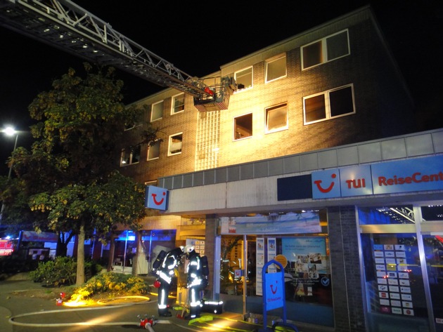 FW-NE: Zwei tote Hunde bei Wohnungsbrand