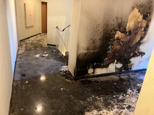 FW-HAAN: Brand in einem Treppenraum eines Mehrfamilienhauses