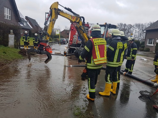 FW-Schermbeck: Wasserschaden auf der Dorstener Straße