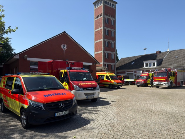 FW-AUR: Anspruchsvoller Rettungseinsatz nach Verkehrsunfall