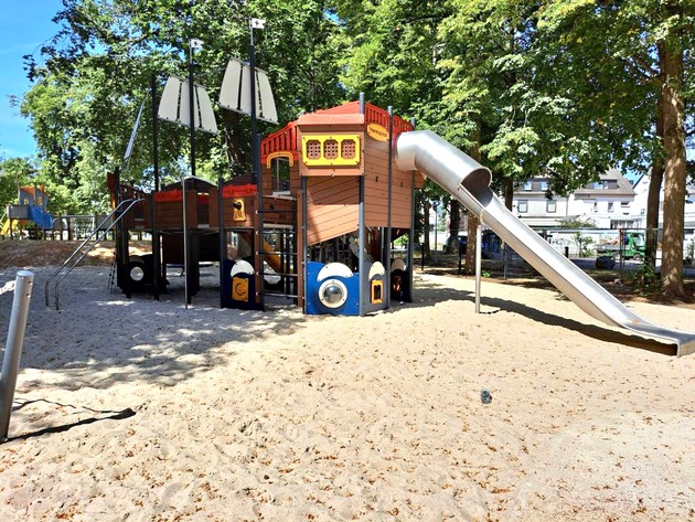 RPR hilft e.V. eröffnet ersten wiederaufgebauten Kinderspielplatz nach der Flutkatastrophe