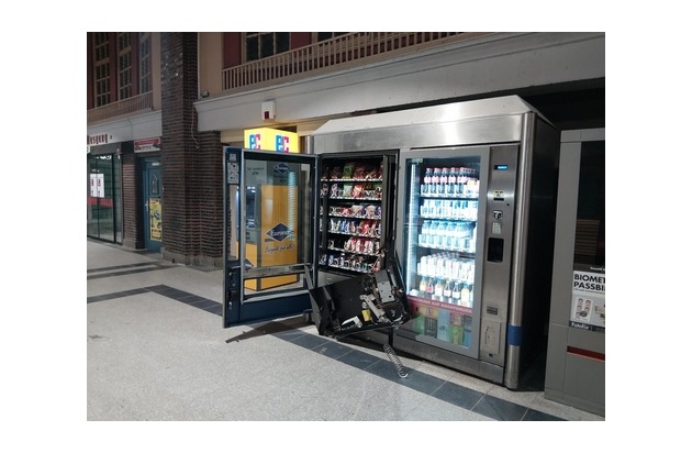 BPOL-FL: Süßwarenautomat aufgebrochen - Täter gestellt - "Trittbrettfahrer" bedient sich ebenfalls