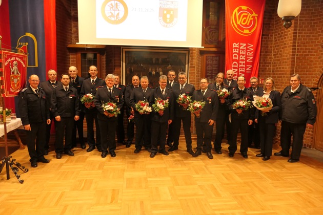 Feuerwehr Kalkar: Ehrungen im Ratssaal - Feuerwehr Kalkar würdigt Engagement und Gemeinschaft