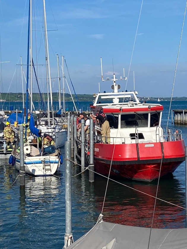 FW Konstanz: Brand auf Segelboot