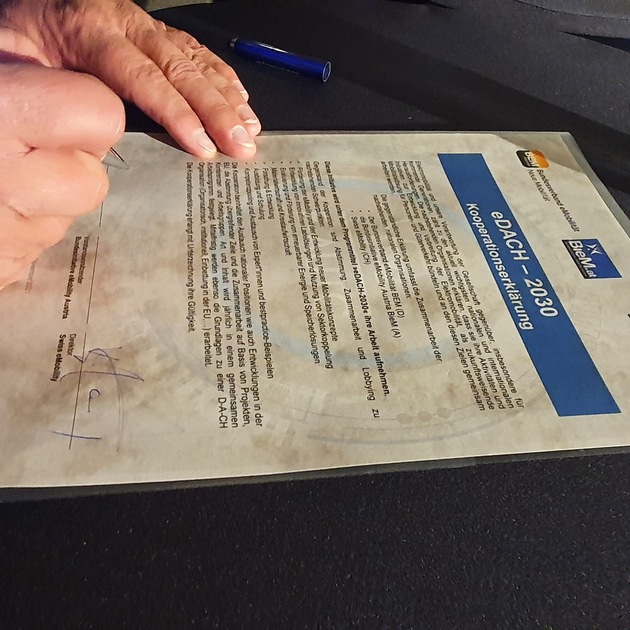 Pressemitteilung: Neue Elektromobilitäts-Initiative eDACH2030 unterzeichnet