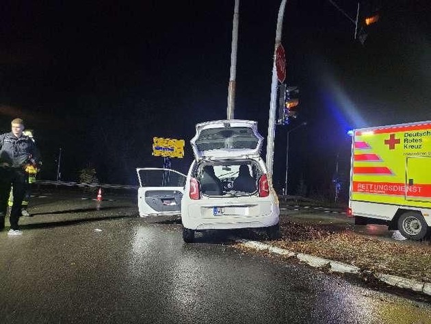 POL-STD: 23-jährige Autofahrerin bei Unfall auf der Bundesstraße 73 in Buxtehude schwer verletzt
