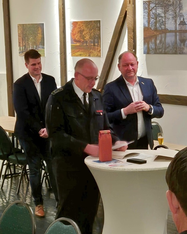 FW Ense: Feuerwehr Ense verabschiedet Leiter der Feuerwehr - Wechsel in der Wehrführung