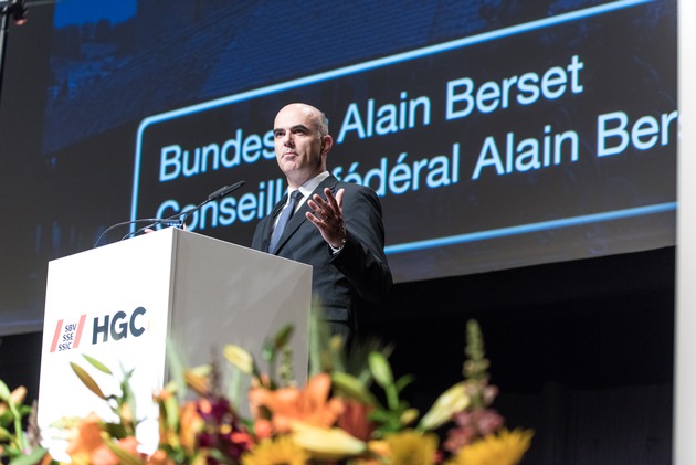 Schweizerischer Baumeisterverband: Tag der Bauwirtschaft - SBV-Präsident Lardi will ehrliche Unternehmer mit Ausweis schützen