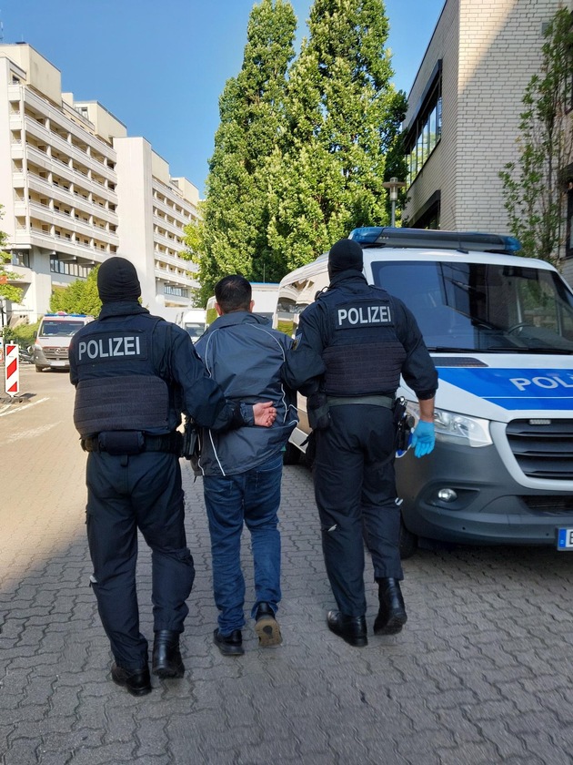 BPOLD-BBS: Fortschreibung Pressemitteilung Urkundenkriminalität - Bundespolizei nimmt Fälscherring in Hamburg hoch und verhaftet vier mutmaßliche Bandenmitglieder