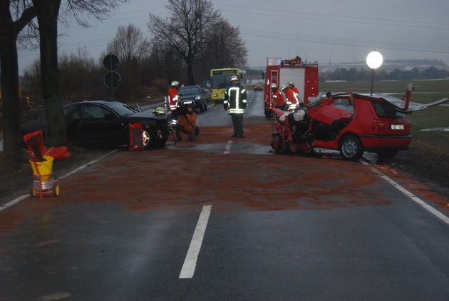 POL-HI: Eime - Verkehrsunfall mit zwei Schwerverletzten auf der B 240