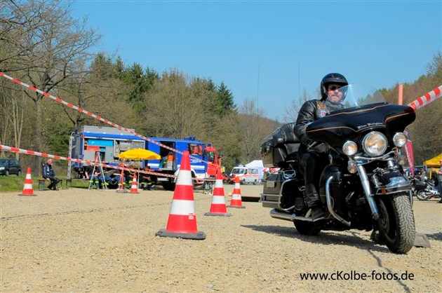 POL-HI: Pressevorankündigung 5.Biker-Präventionstag: Biker- Protestkorso &quot;gegen RASER am Weinberg&quot; und &quot;BIKER spenden BLUT für BIKER&quot;