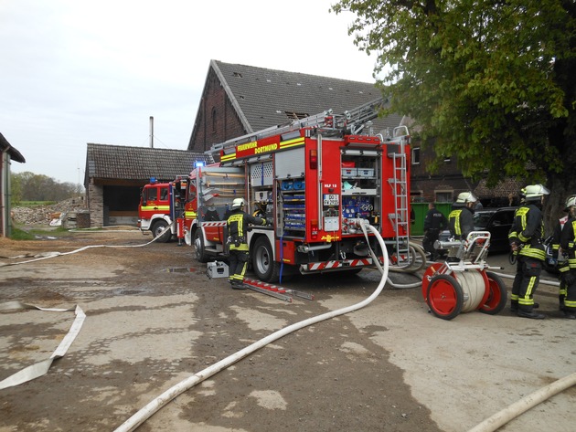 FW-DO: Unklarer Brandausbruch in einem alten Bauernhaus