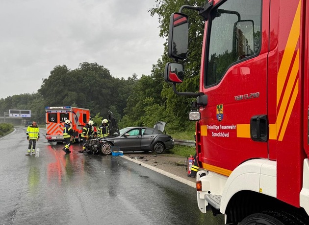 FW-EN: PKW verunfallt auf Autobahn