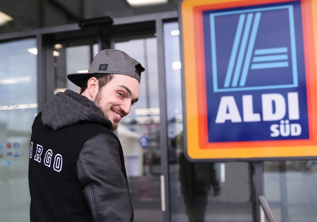 Musiker Fargo rockt ALDI SÜD Filiale