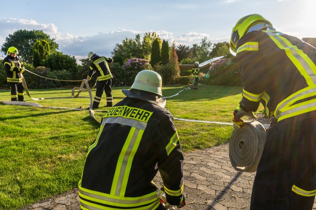 FW Flotwedel: Unklare Rauchentwicklung - Feuerwehr Sandlingen probt den Ernstfall