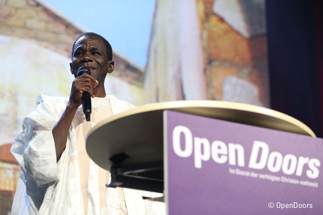 Vater entführter Chibok-Mädchen beim Open Doors Tag / Studie belegt erschreckende Ausmaße von Christenverfolgung in Nigeria