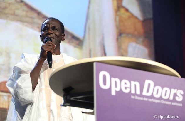 Open Doors Deutschland e.V.: Vater entführter Chibok-Mädchen beim Open Doors Tag / Studie belegt erschreckende Ausmaße von Christenverfolgung in Nigeria