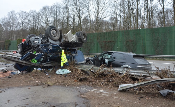 POL-CUX: Unfall auf der A27 mit Vollsperrung - weitere Informationen