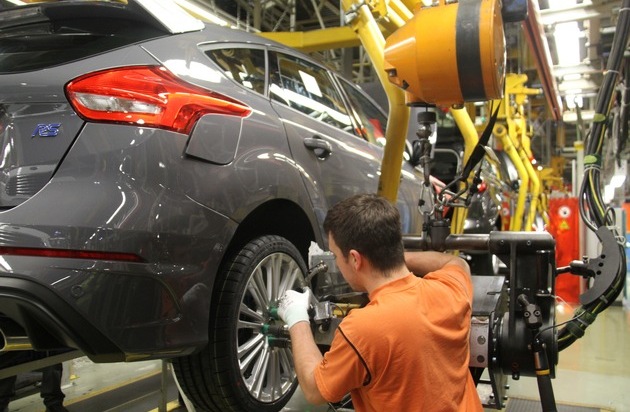 Ford-Werke GmbH: Ford-Werk in Saarlouis baut schnellstes RS-Modell des Herstellers: Serienproduktion des Ford Focus RS gestartet