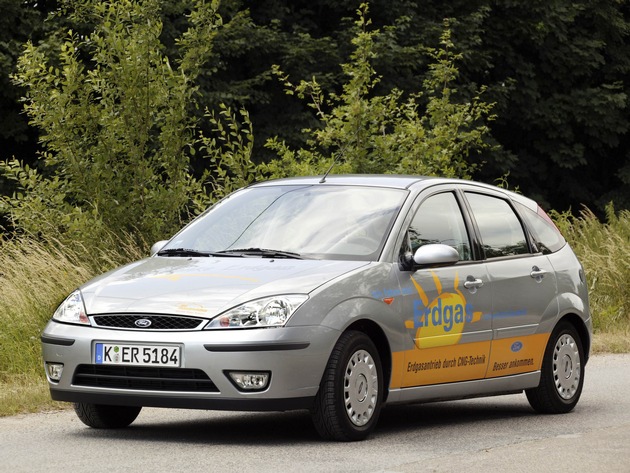 Mit Ford-Schritten weiter kommen / Ford-Erdgasfahrzeuge auf der IAA: Erweiterung des Unterflur-Angebots und größere Tanks beim Transit CNG - Preissenkung für Ford Focus CNG