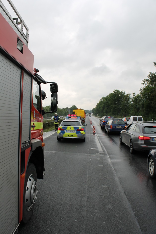 FW-WRN: Verkehrsunfall BAB 1 in Fahrtrichtung Köln