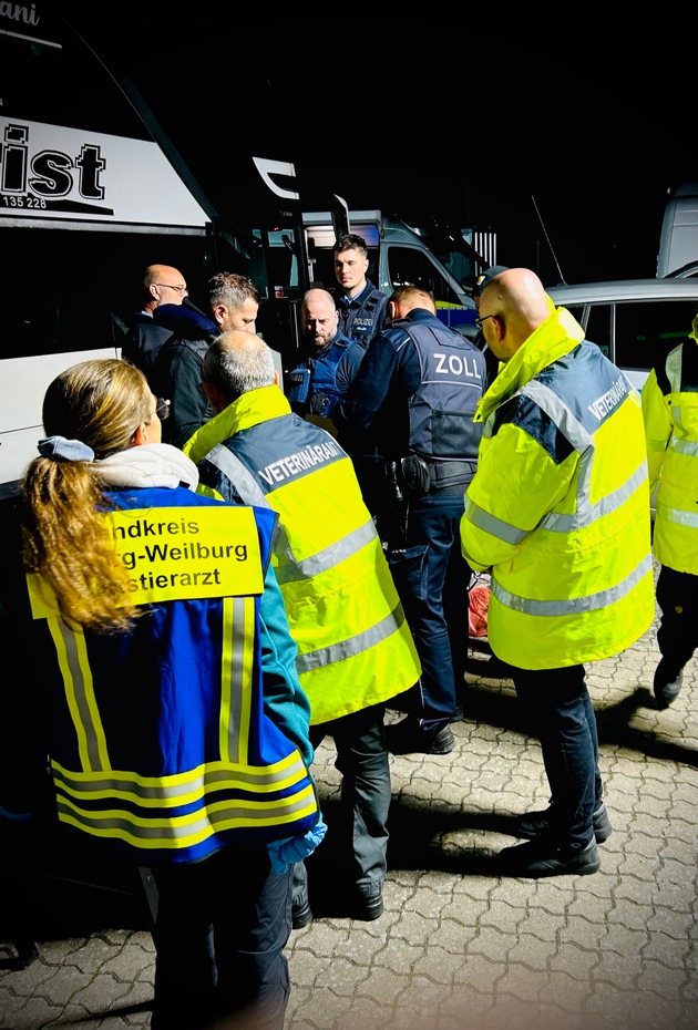 POL-WI: +++ Gemeinsame Kontrolle von Zoll, Polizei und Veterinäramt: Reisebusse mit erheblichen Verstößen gestoppt +++
