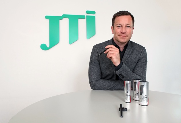 Neu und innovativ: E-Lites Curv / JTI führt als erstes internationales Tabakunternehmen eine E-Zigarette in Deutschland ein
