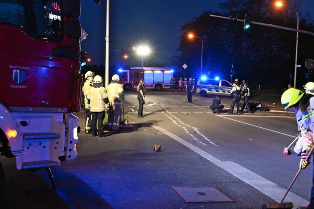 FW Pulheim: Unfall zwischen Motorrad und PKW