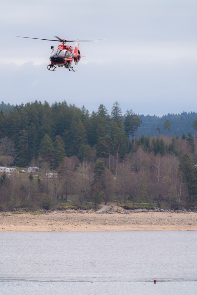 DRF Luftrettung setzt auf Restube® / Lebensrettende Rettungsboje für Wassernotfälle