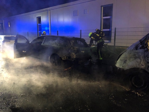POL-PDWO: Osthofen - Zwei Fahrzeuge durch Feuer zerstört