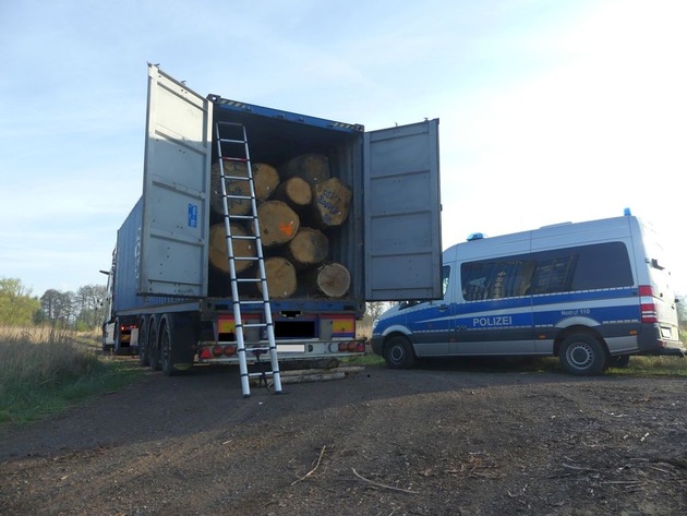 POL-OH: Zu schwer und falsch beladen - Sattelzug mit Eichenst&auml;mmen konnte Holzlagerplatz nicht verlassen