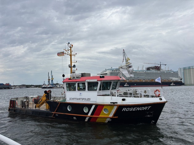 LWSPA M-V: Ausfahrmanöver des Kreuzfahrtschiffes &quot;Disney Adventure&quot; - erfolgreicher Einsatz der Wasserschutzpolizeiinspektion Wismar und des WSA Ostsee