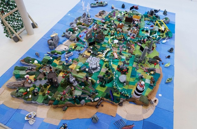 Irland Information Tourism Ireland: Die wohl ungew&ouml;hnlichste Irland-Karte der Welt / In jahrelanger Handarbeit haben 18 kreative Frauen auf der irischen Insel das gr&ouml;&szlig;te Strick-Diorama der Welt geschaffen