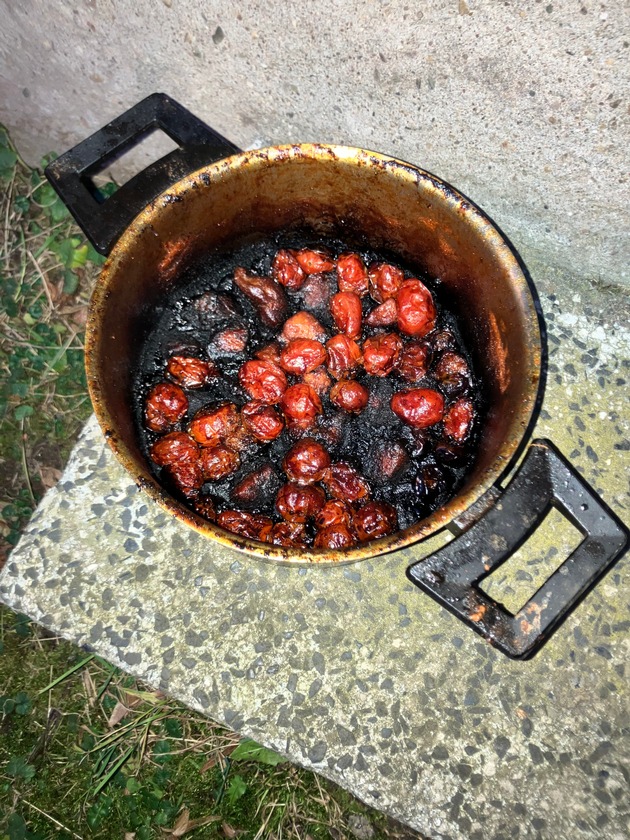 FW Ratingen: FW Ratingen: - Person aus verrauchter Wohnung gerettet