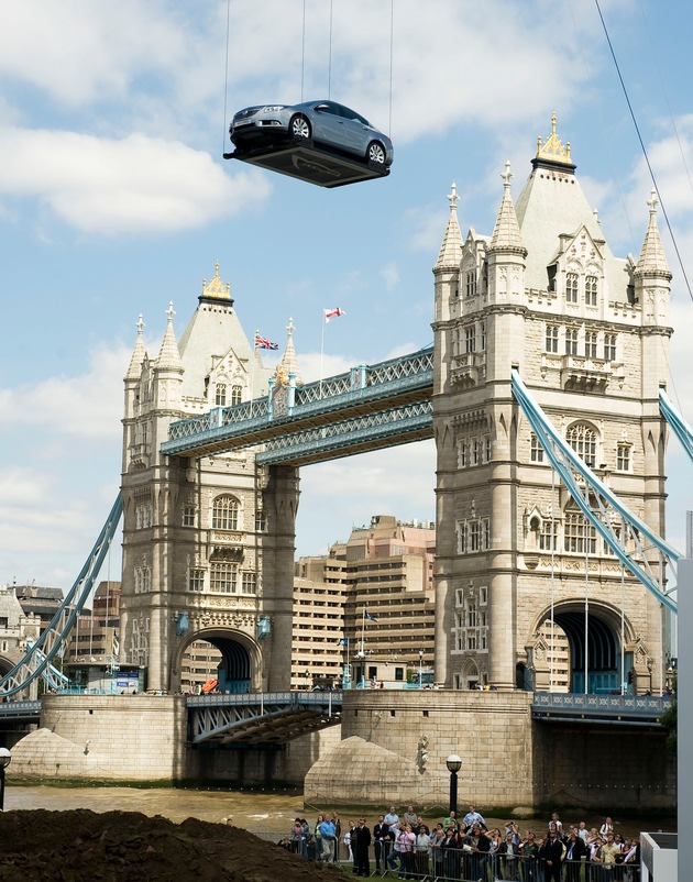 Neuer Opel Insignia landet spektakulär in London