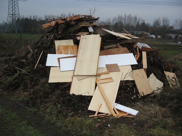 POL-SE: Der historisch gewachsene Brauch des Osterfeuers wird auch in diesem Jahr durch das Polizeibezirksrevier Pinneberg begleitet und überwacht