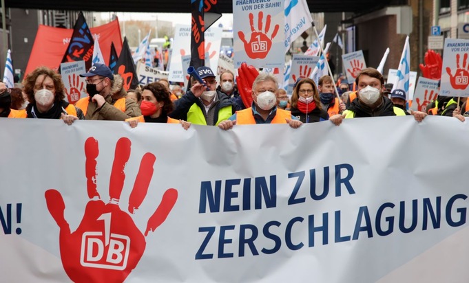 EVG: 1.200 demonstrieren gegen die Zerschlagung der Bahn in Berlin