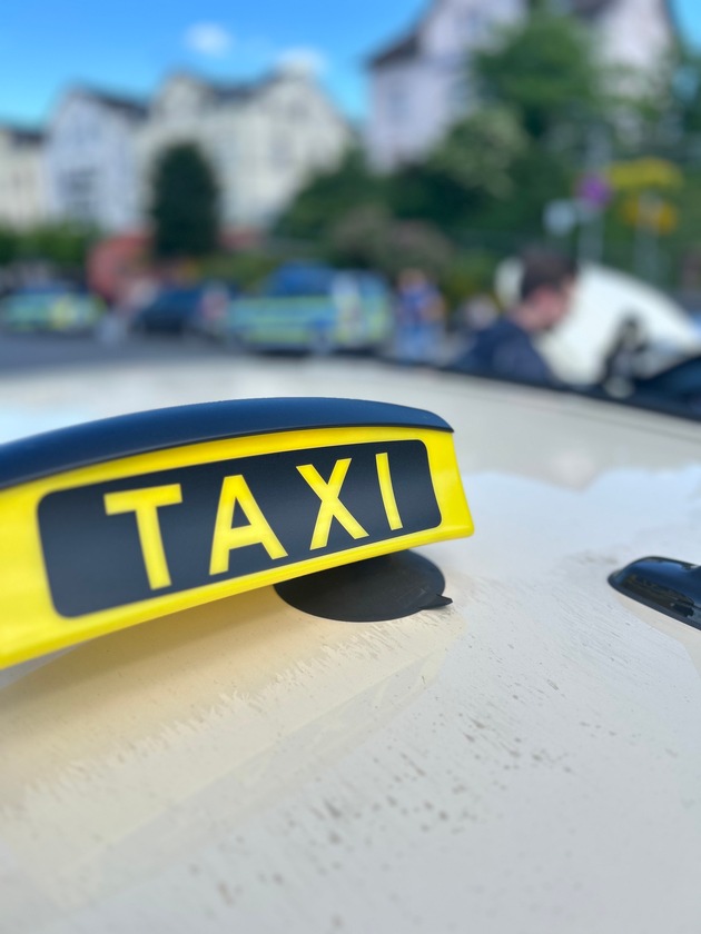HZA-GI: Hauptzollamt Gießen nimmt Taxi- und Mietwagengewerbe unter die Lupe - mehrere Verstöße festgestellt