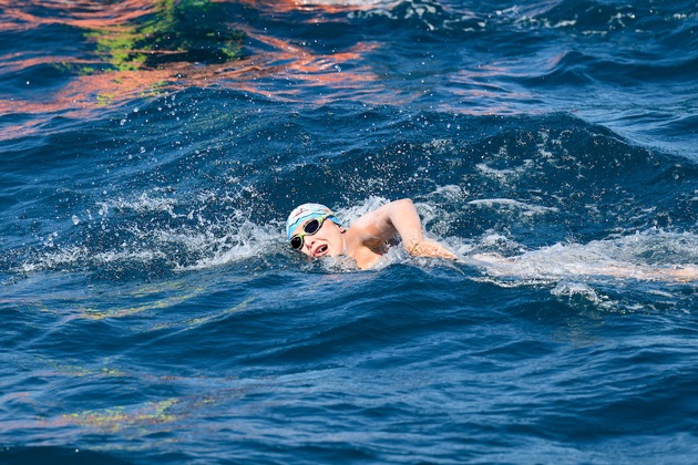 Extremschwimmerin trotzt den Naturgewalten / Nathalie Pohl bezwingt als erste Deutsche die neuseeländische Cookstraße