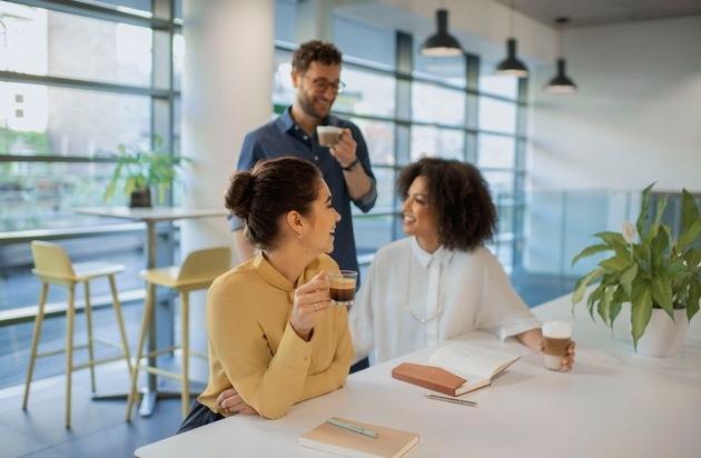 Nespresso Professional: Gefahr für New Work Konzepte: Mitarbeiter wünschen sich Face-to-Face-Kommunikation, bekommen sie aber nicht / Studie von Nespresso Professional zeigt, wo es im modernen Büro hakt