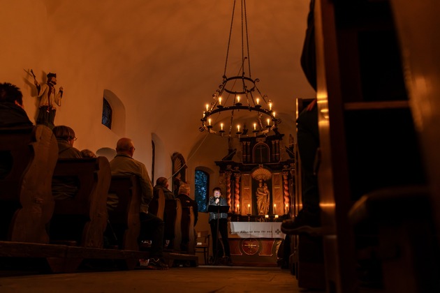 Spannende Krimi-Lesung in der Wilzenberg-Kapelle